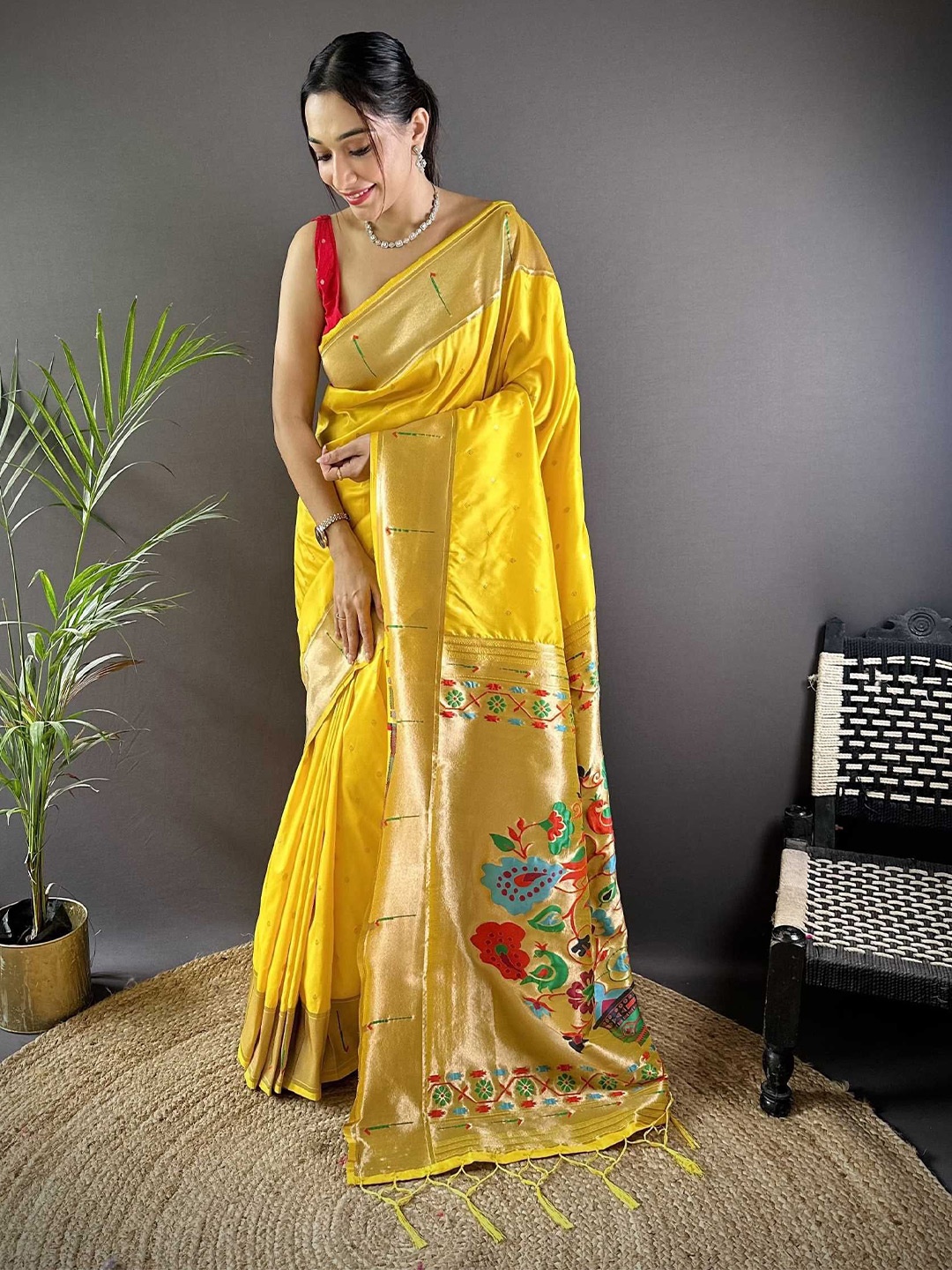 

Panzora Woven Design Zari Silk Blend Paithani Saree, Yellow