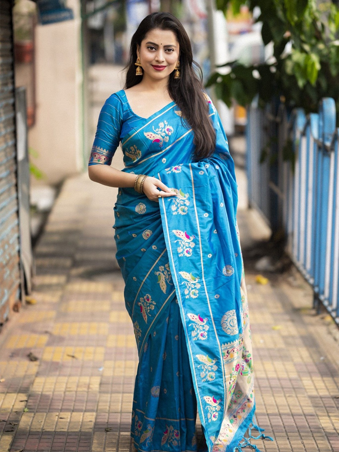 

LeeliPeeri Designer Woven Design Zari Silk Blend Paithani Saree, Blue