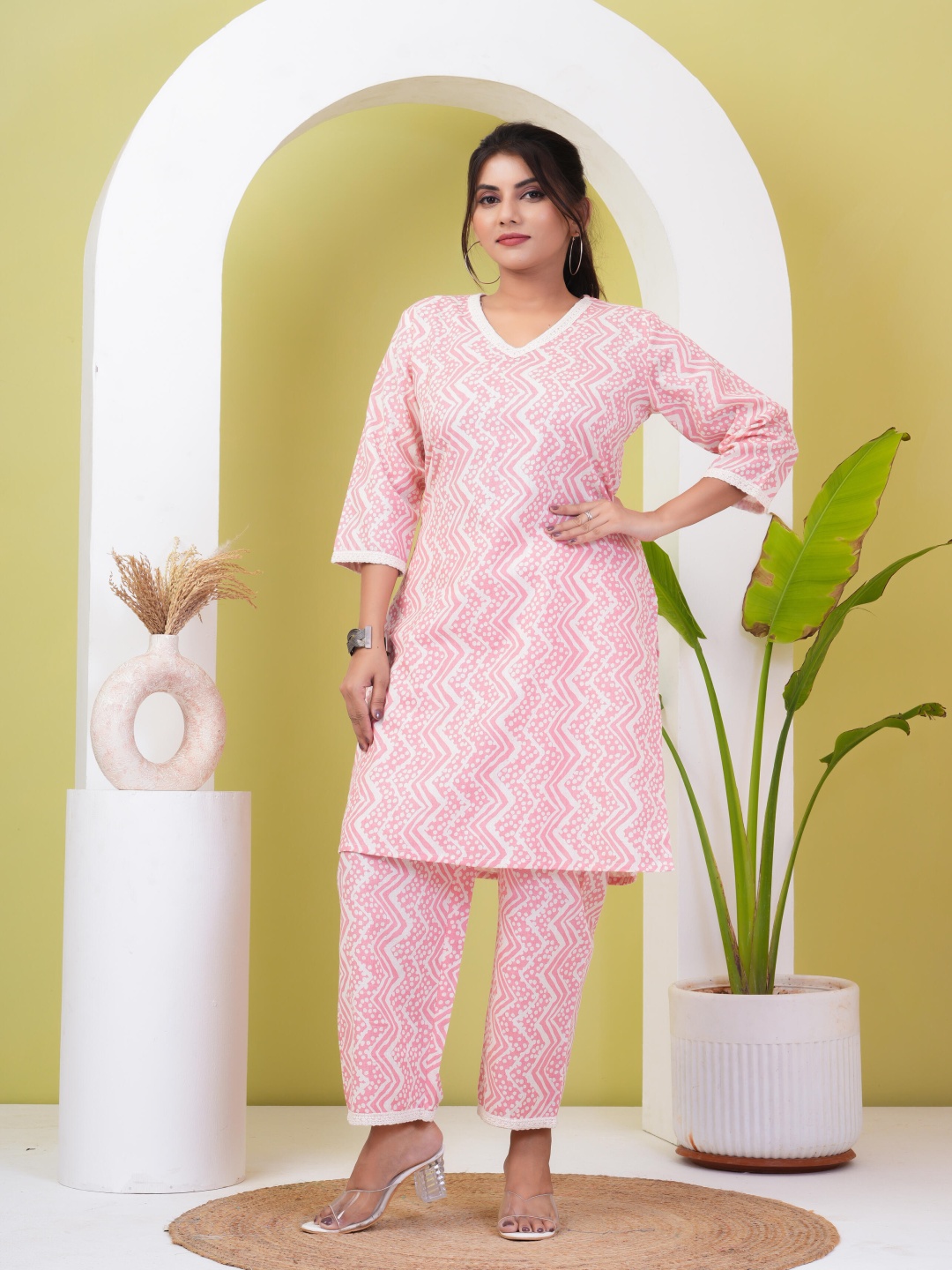 

GATIM Zigzag Printed V-Neck Kurta Set, Pink