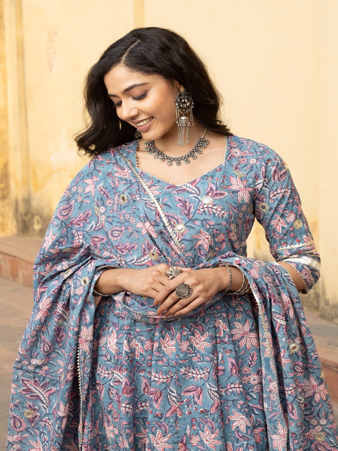 

ASRUMO Women Floral Printed Regular Mirror Work Kurta with Trousers & With Dupatta, Blue