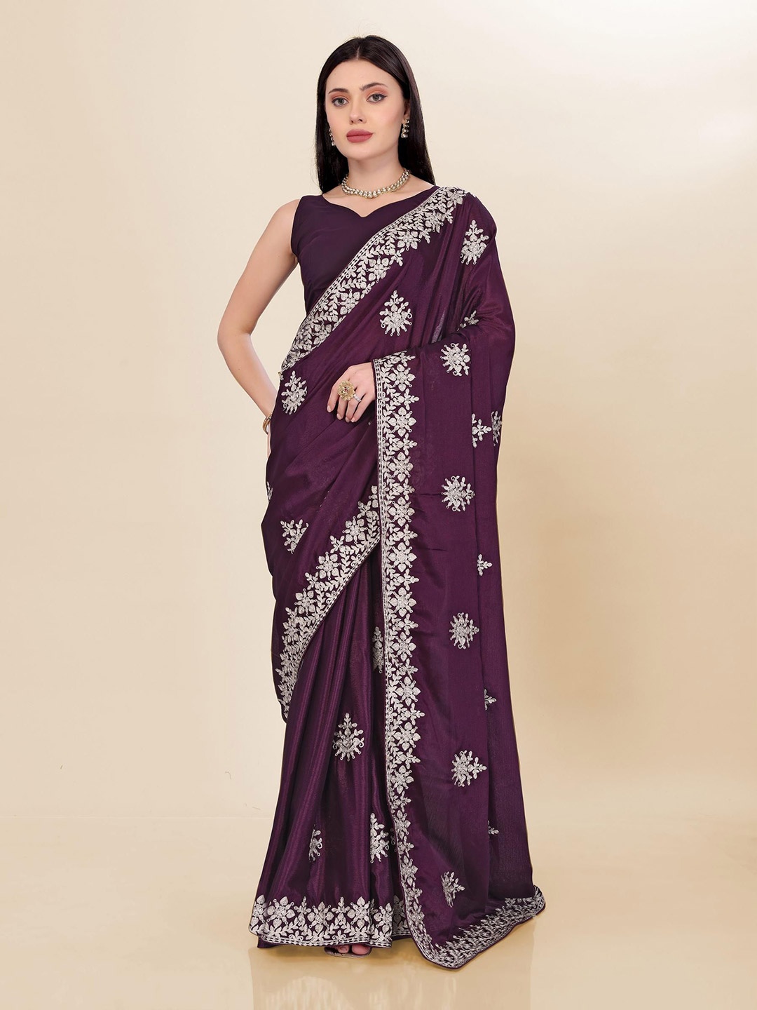 

VAIRAGEE Embellished Embroidered Saree, Purple