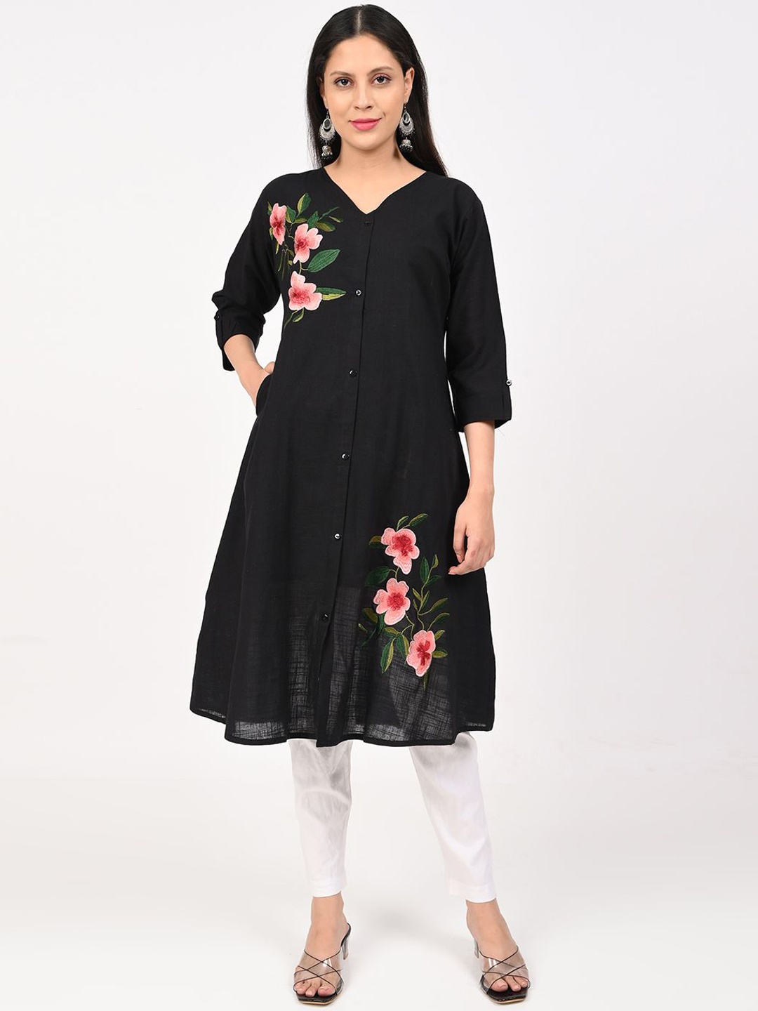 

GLORY & I Women Embroidered Thread Work Floral Kurta, Black