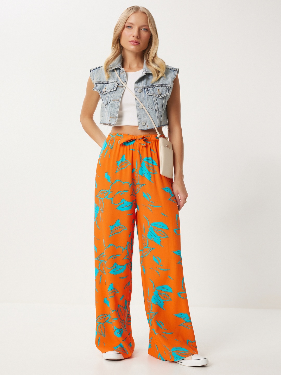 

Happiness istanbul Women Printed Trousers, Na