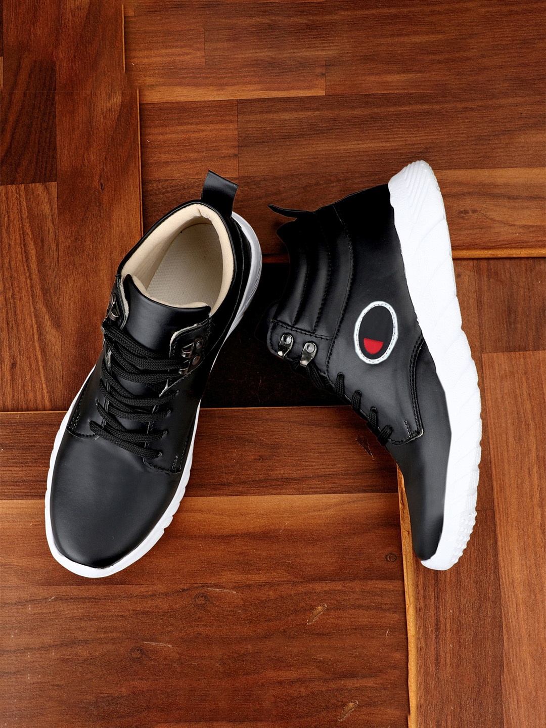 

Shoe Island Men Colourblocked Sneakers, Black