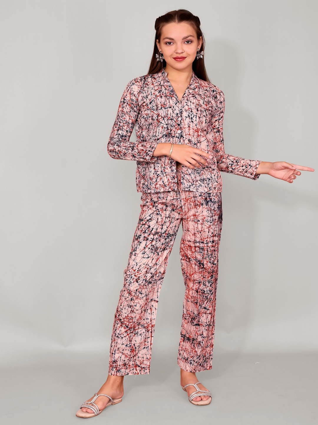 

Kaajal by Vidhi Abstract Printed Lapel Collar Shirt With Trousers Co-Ords, Brown