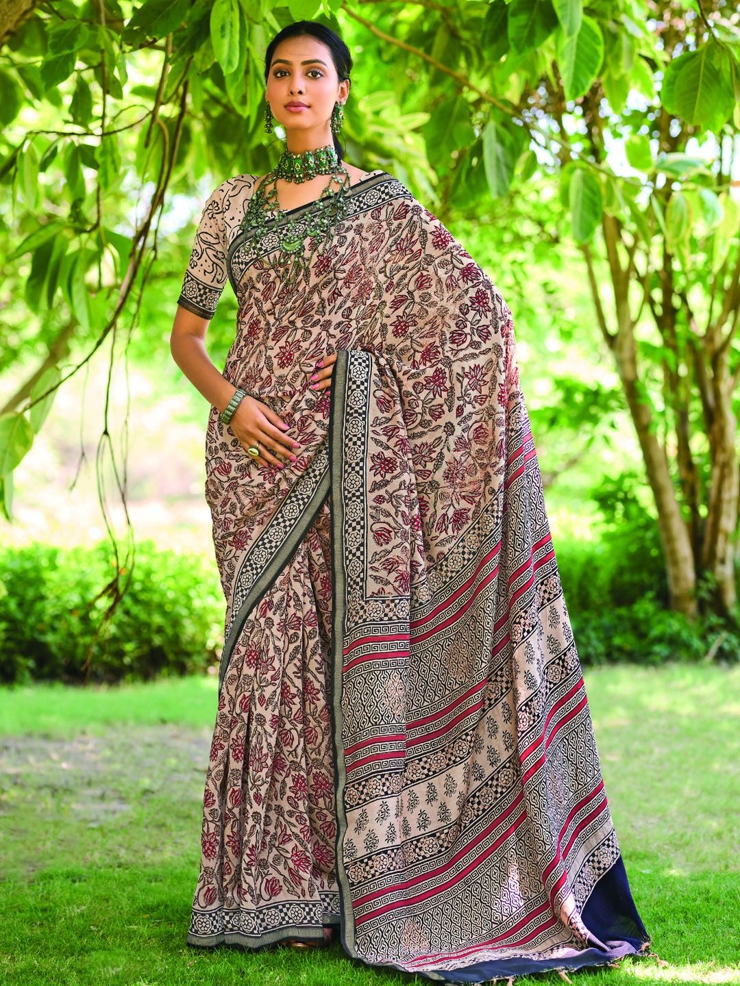 

LeeliPeeri Designer Floral Zari Saree, Cream