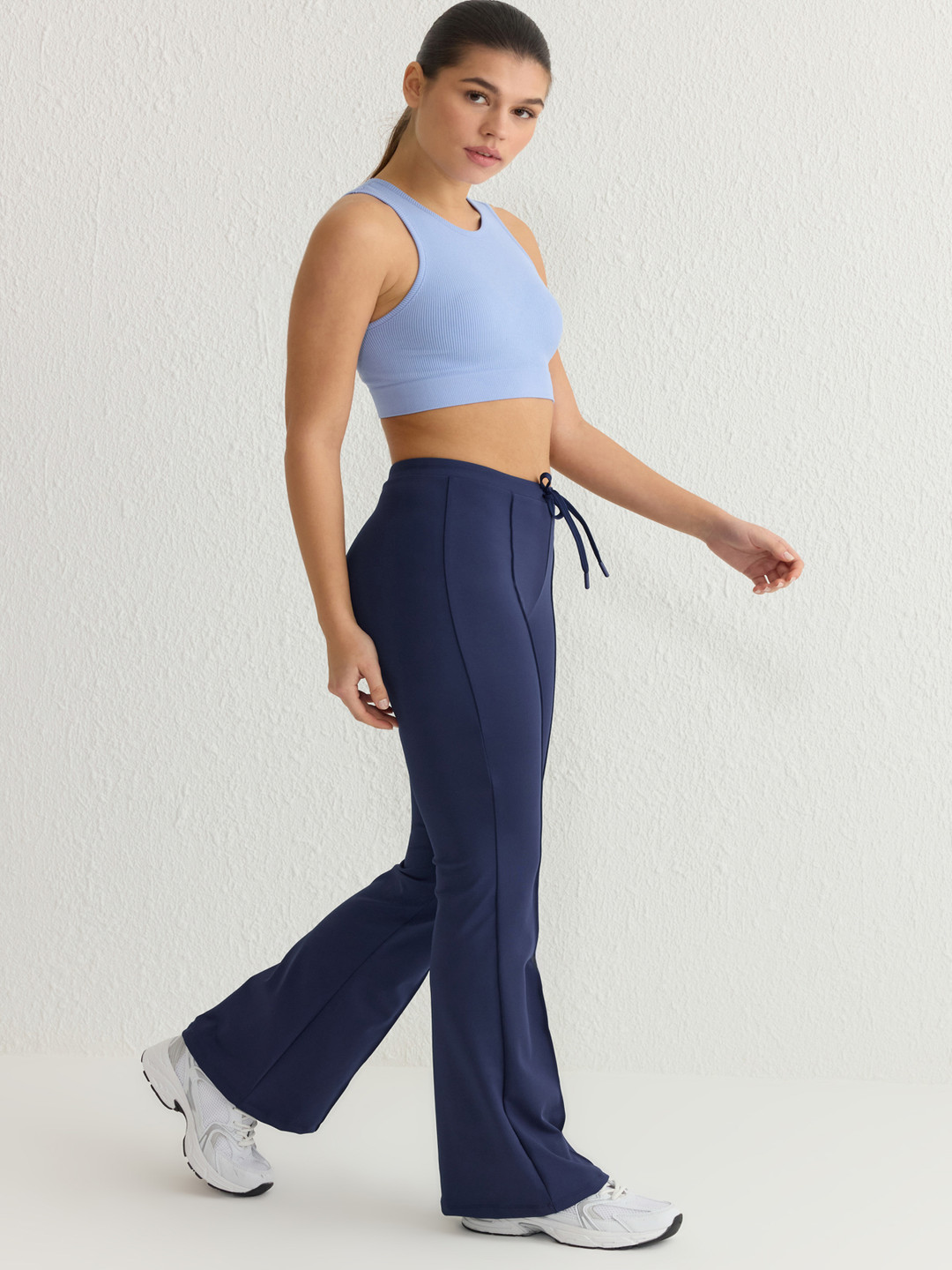 

Trendyol Women Mid Rise Track Pants, Na
