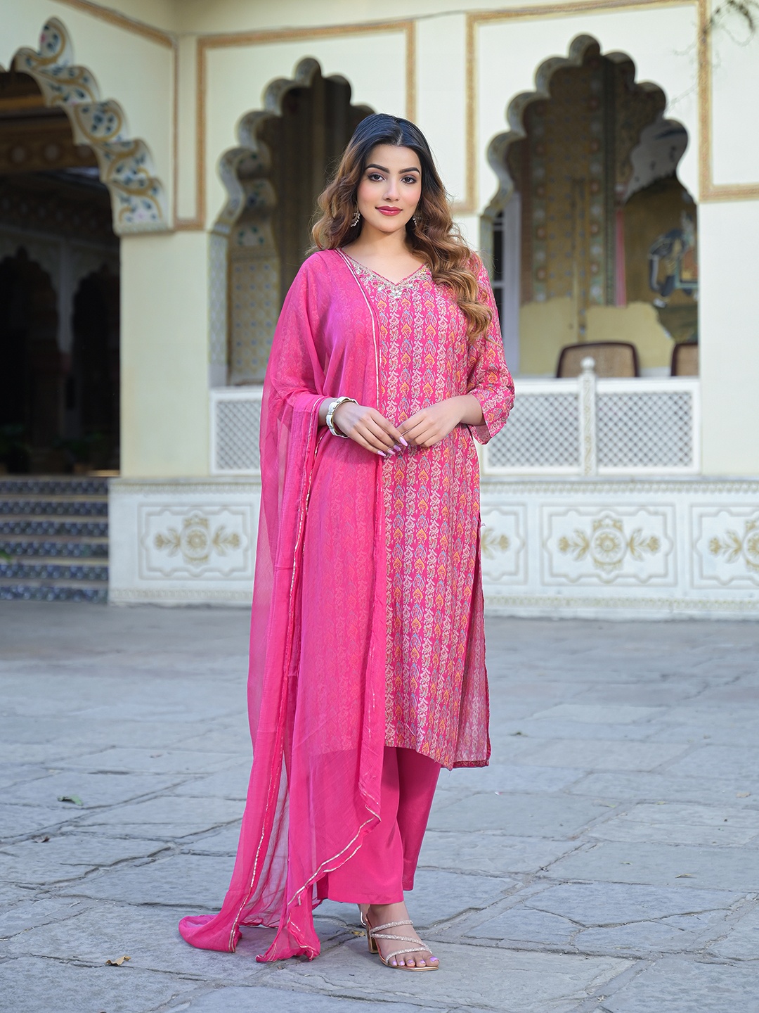 

Divena Women Floral Printed Regular Gotta Patti Kurta with Trousers & With Dupatta, Pink