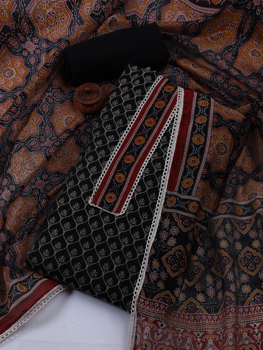 

Meena Bazaar Printed Unstitched Dress Material, Black