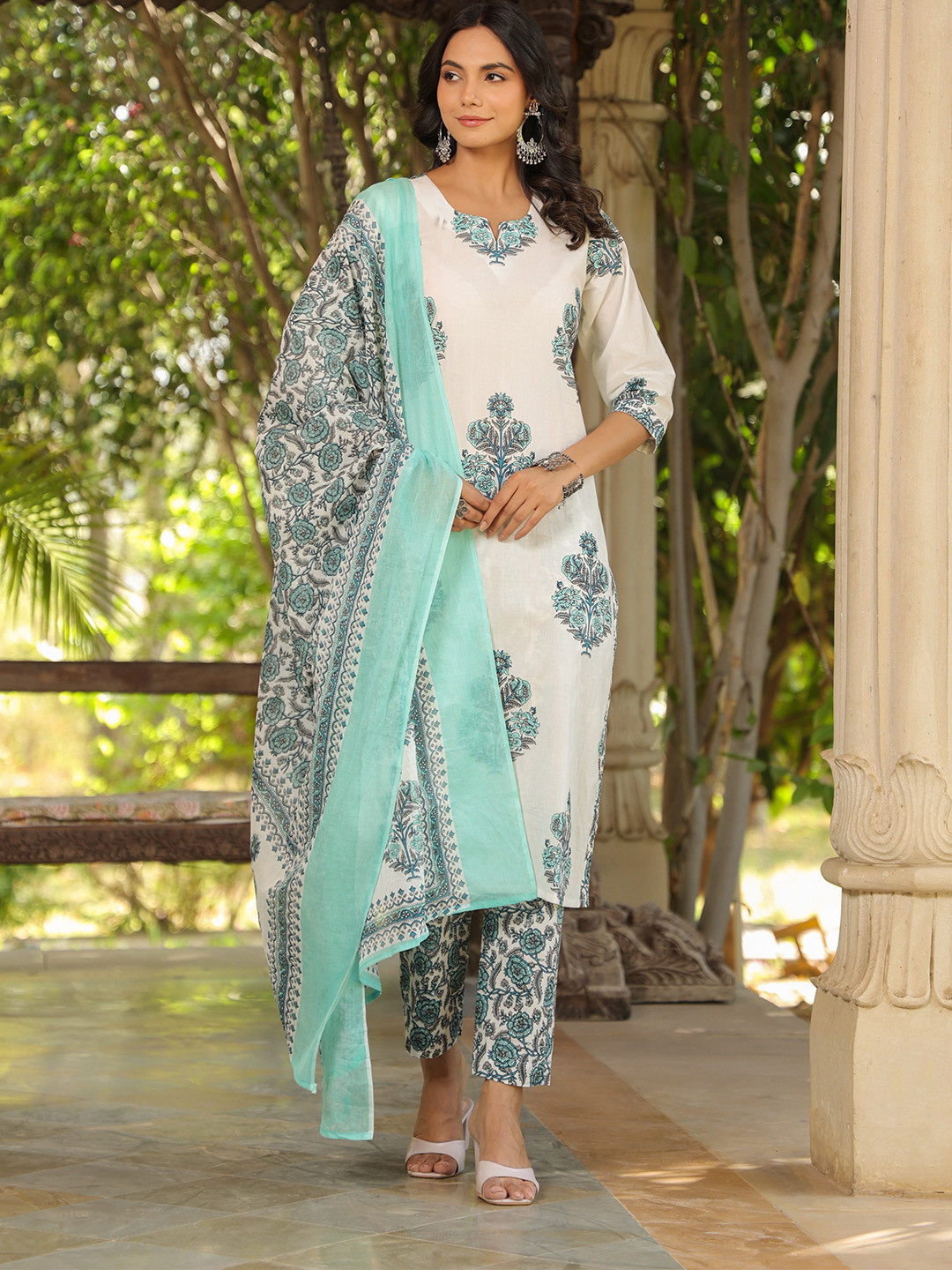 

AURIELLA Women Floral Printed Regular Pure Cotton Kurta with Trousers & With Dupatta, White