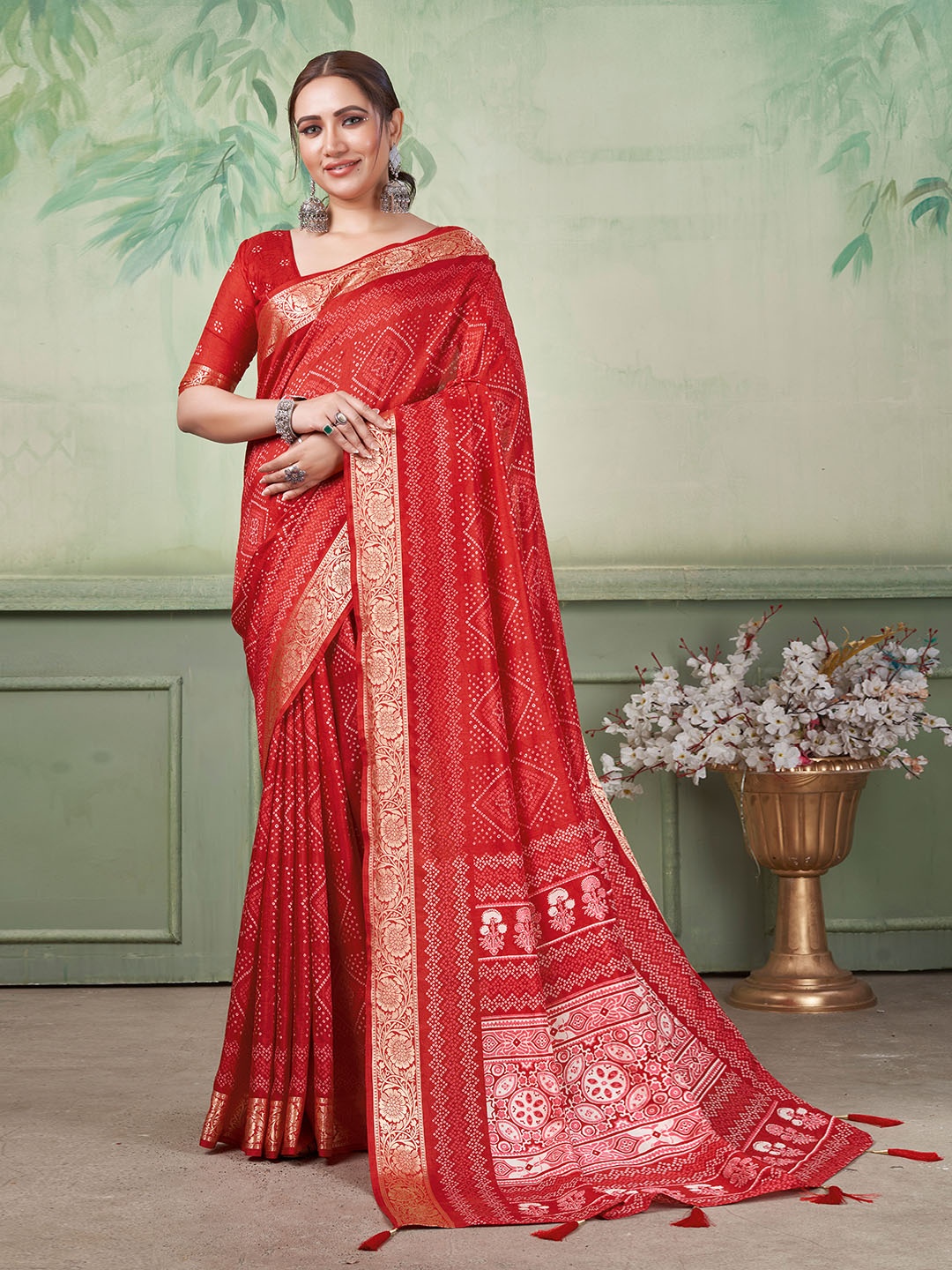 

Meena Bazaar Bandhani Zari Art Silk Saree, Red