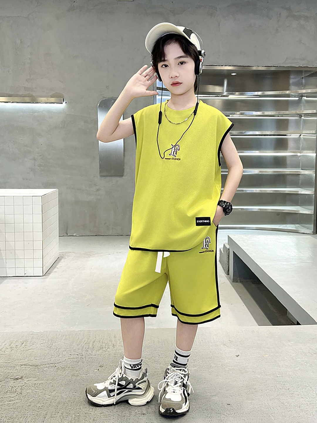 

LULU & SKY Boys T-shirt with Shorts, Yellow