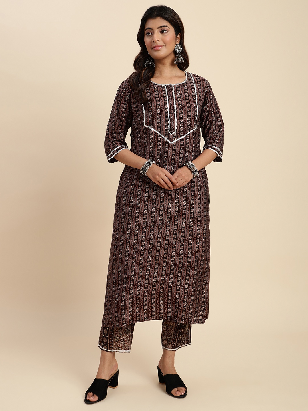

DIVASTRI Women Floral Printed Regular Kurta with Trousers, Brown