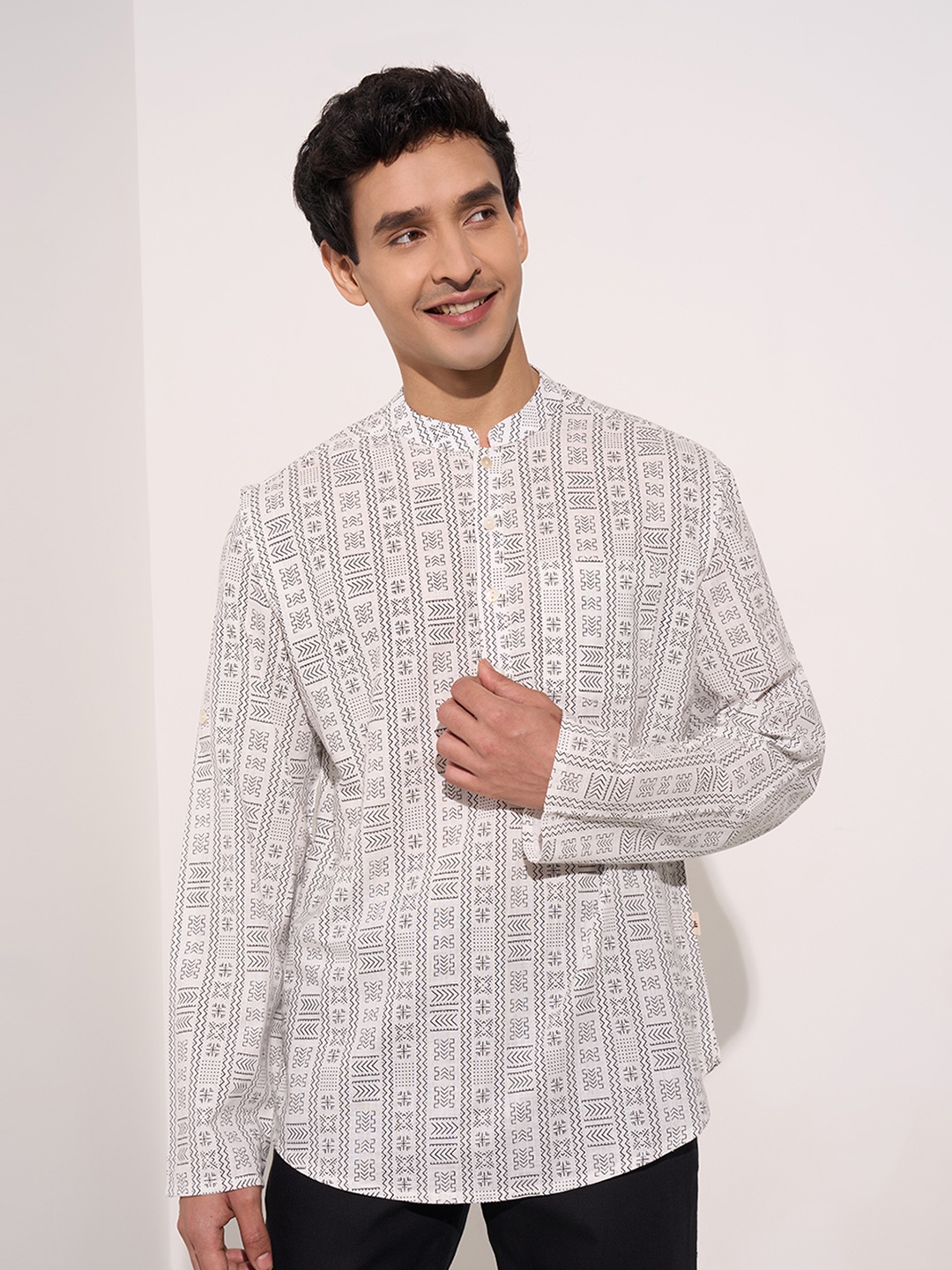 

indus route by Pantaloons Men Printed Thread Work Kurta, Olive