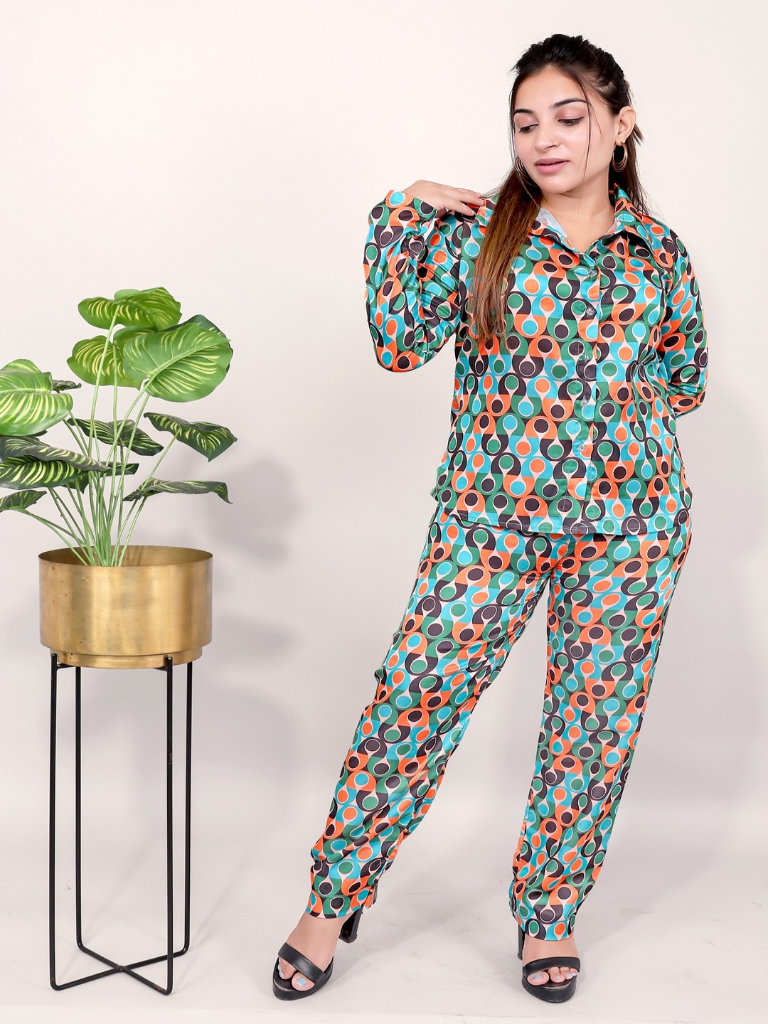 

Kaajal by Vidhi Geometric Printed Shirt Collar Shirt With Trousers, Blue