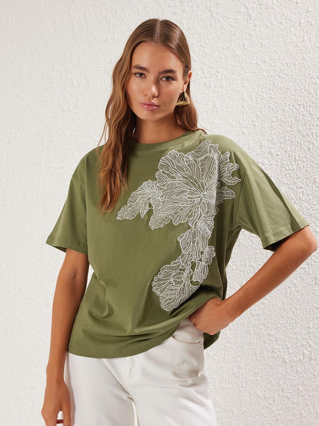 

Trendyol Women Biker Printed Drop-Shoulder Sleeves Applique T-shirt, Na