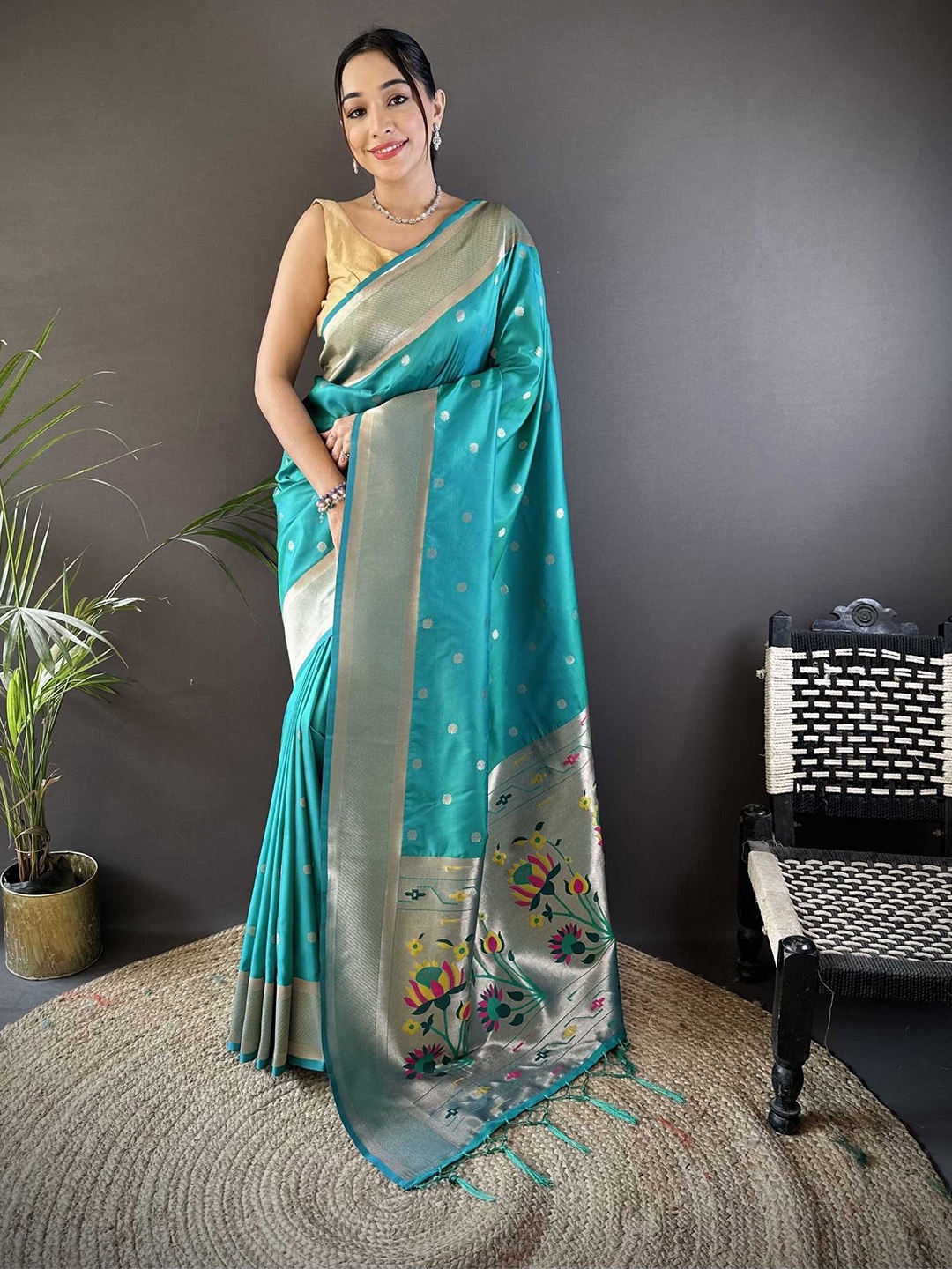 

Panzora Woven Design Zari Silk Blend Paithani Saree, Teal