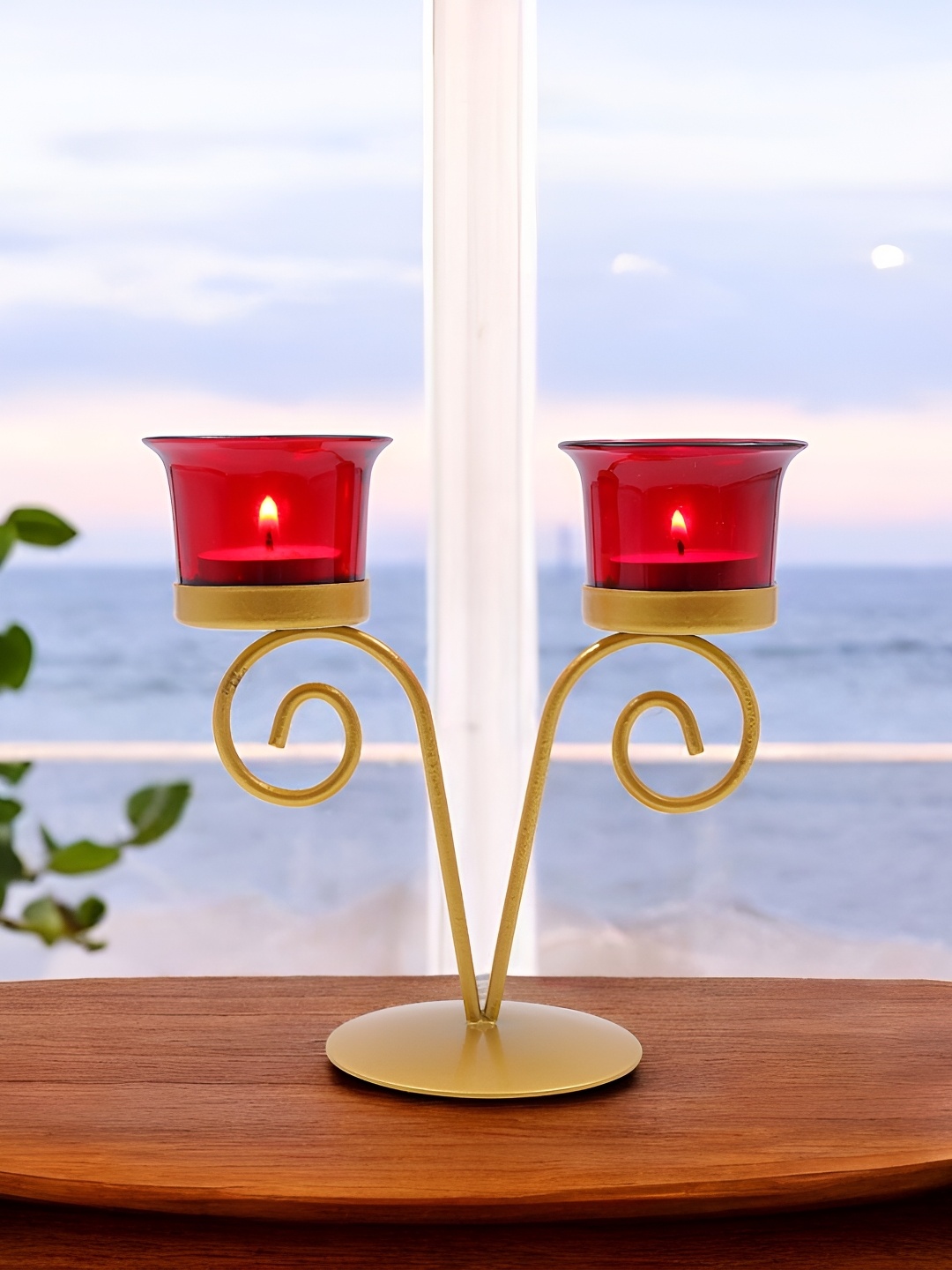 

HOSLEY Gold-Toned & Red Candle Holder