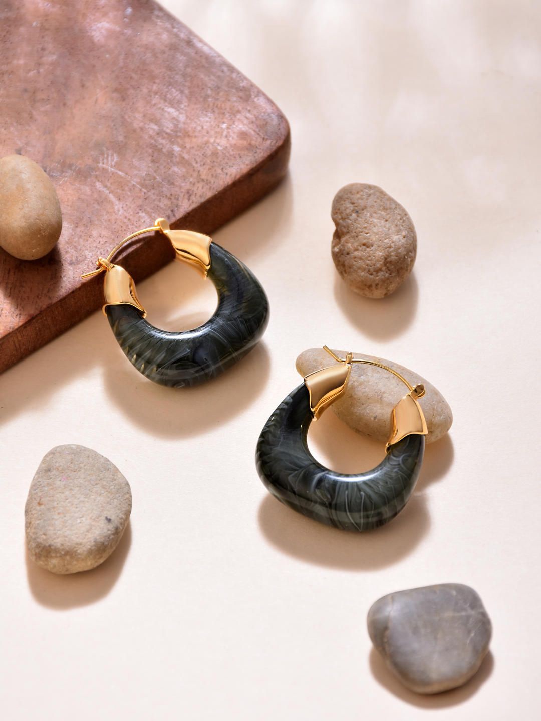 

Reenisaa Oval Hoop Earrings, Olive
