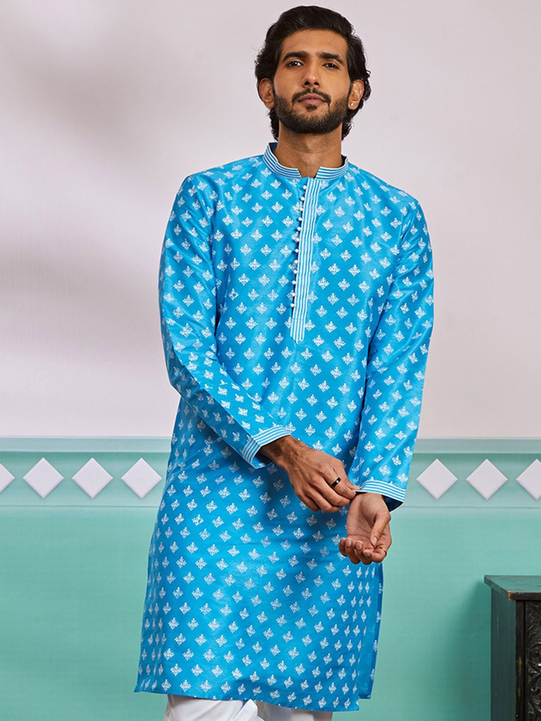 

VASTRAMAY Men Geometric Printed Thread Work Kurta, Blue