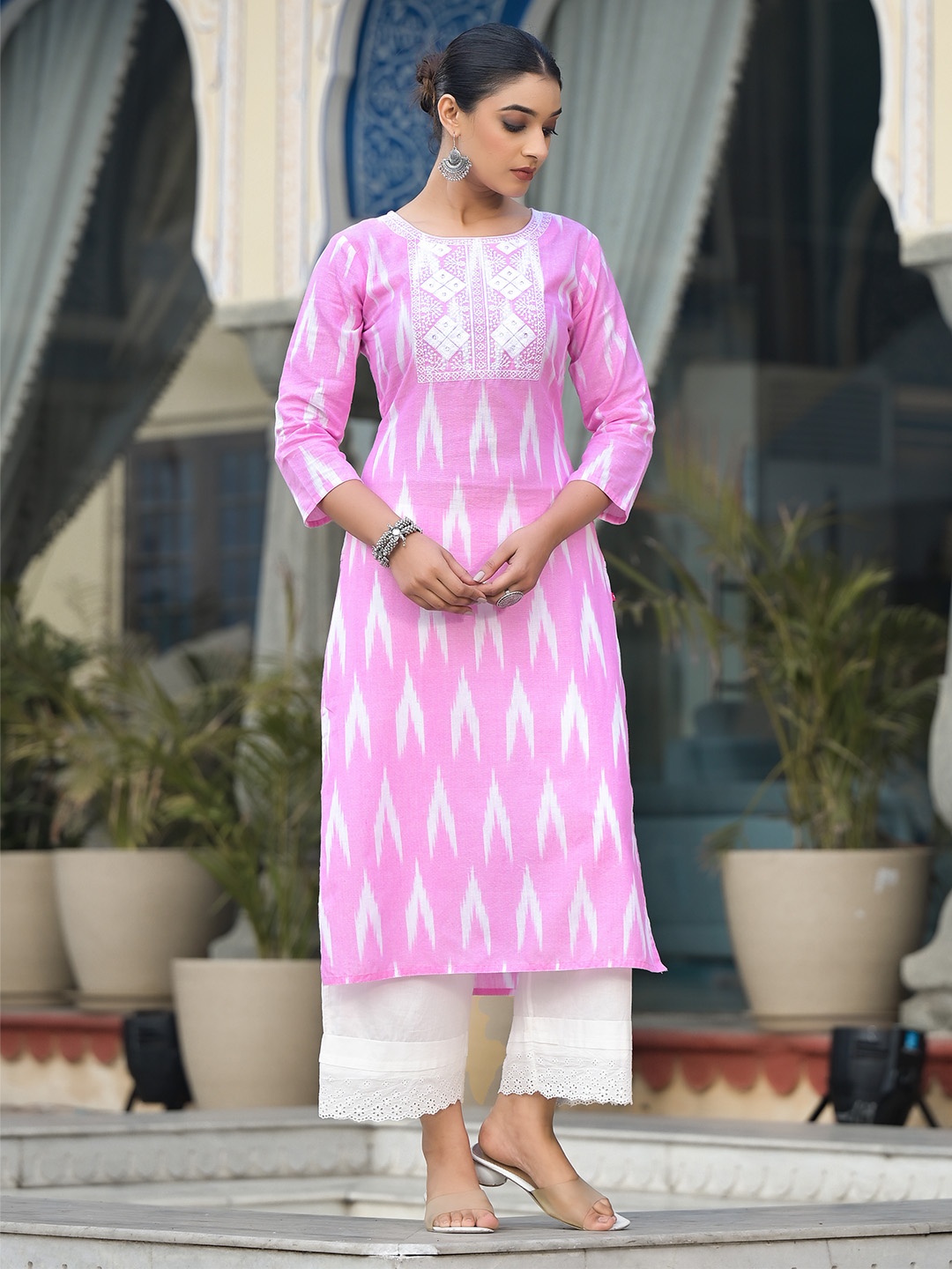 

KSUT Women Dyed Thread Work Pastels Handloom Kurta, Pink