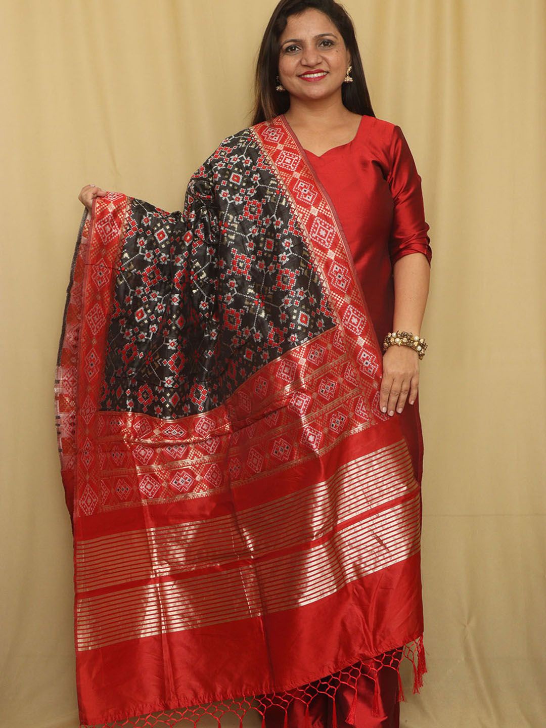 

Luxurionworld Woven Design Dupatta with Zari, Black