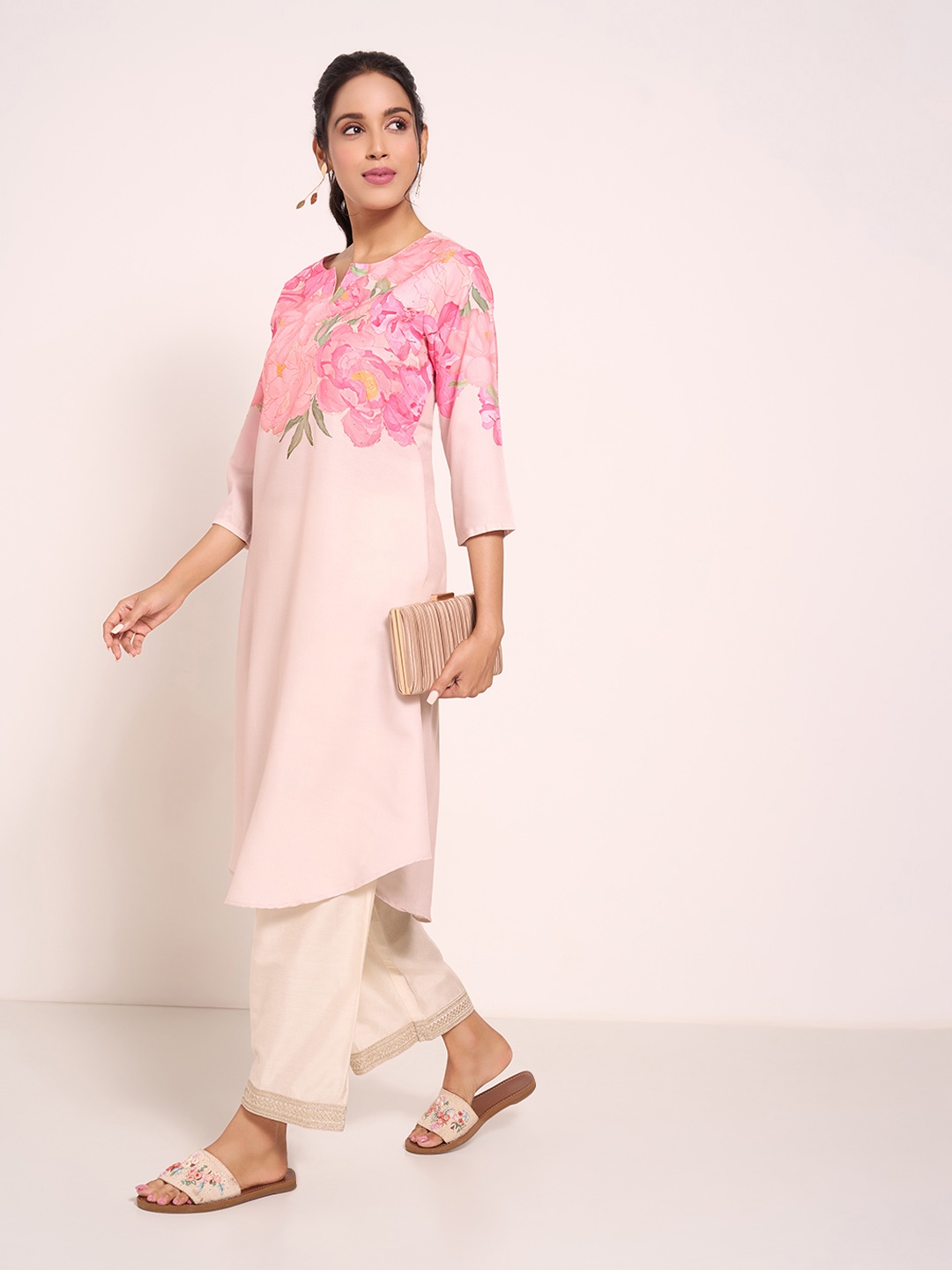 

RANGMANCH BY PANTALOONS Women Geometric Flared Sleeves Thread Work Anarkali Kurta, Off white