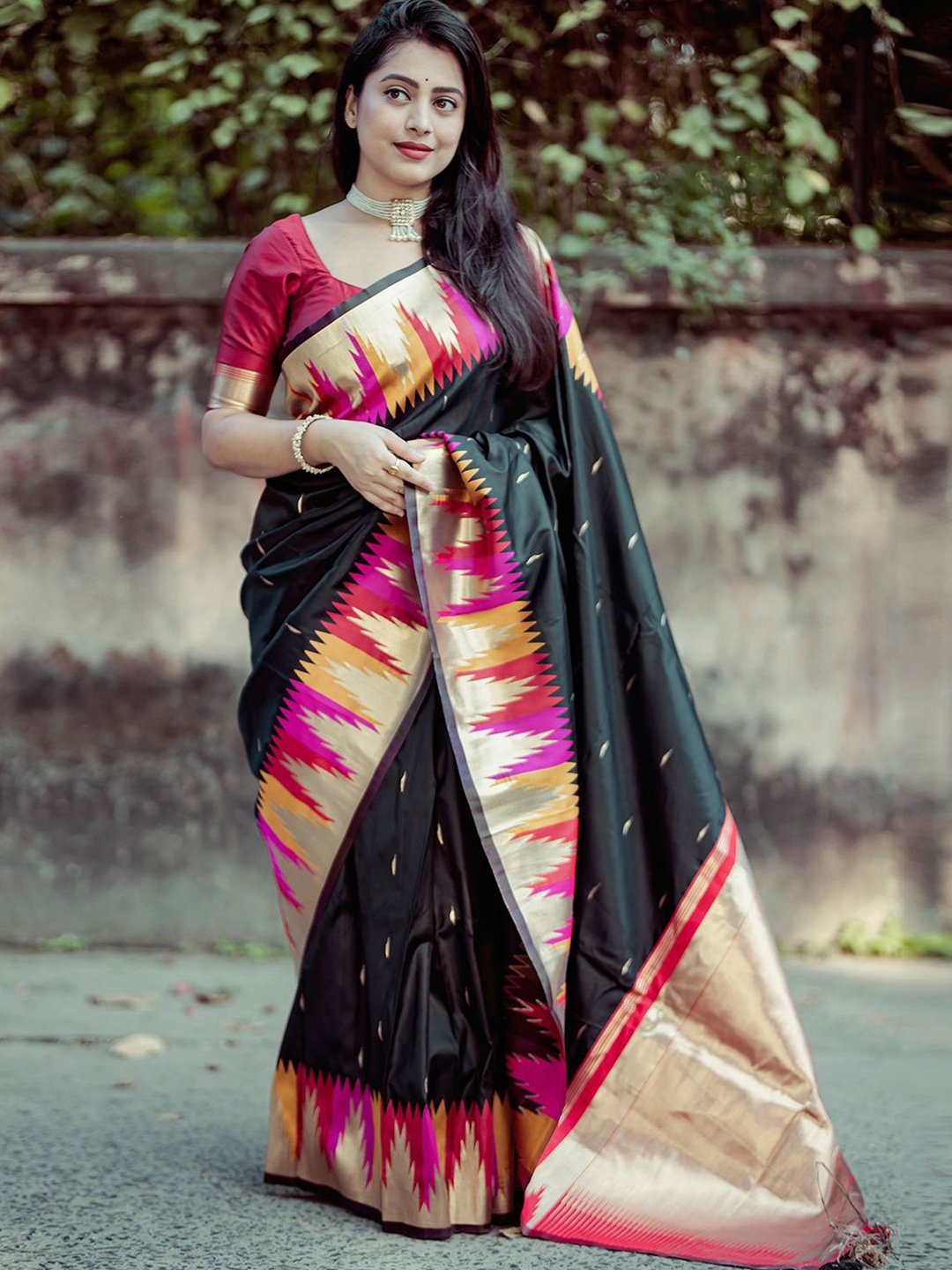 

LeeliPeeri Designer Woven Design Zari Silk Blend Banarasi Saree, Black