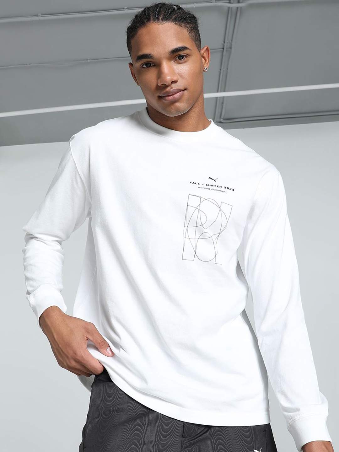 

Puma Graphics Working Dokument Long Sleeve Relaxed Fit Tee, White