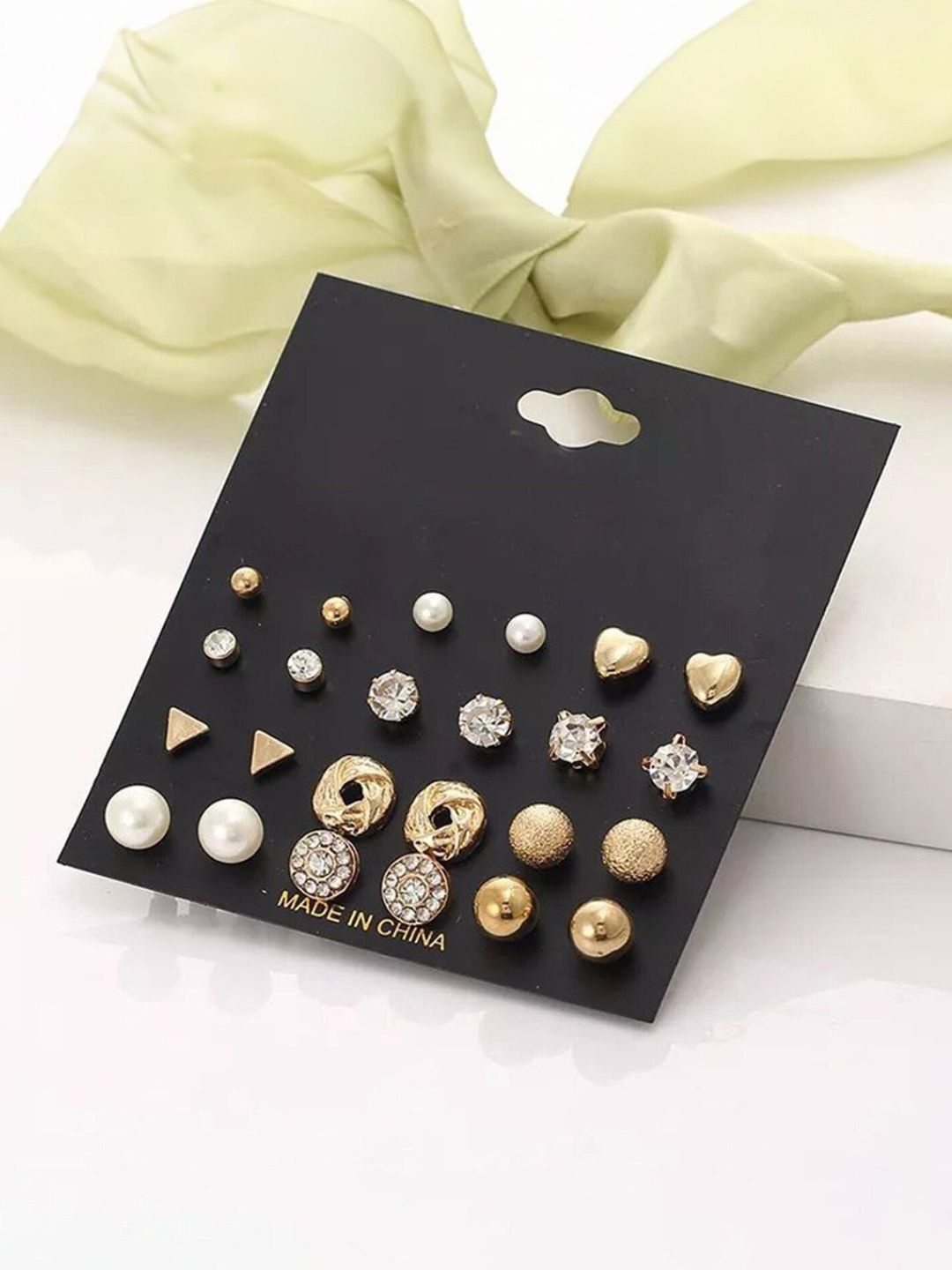 

CareDone Contemporary Studs Earrings, Gold