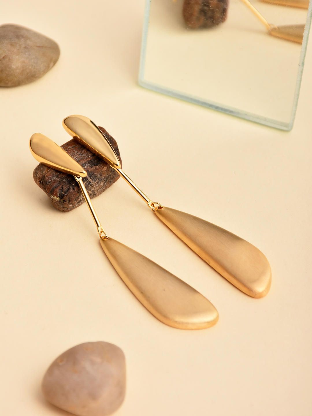 

Reenisaa Geometric Drop Earrings, Gold