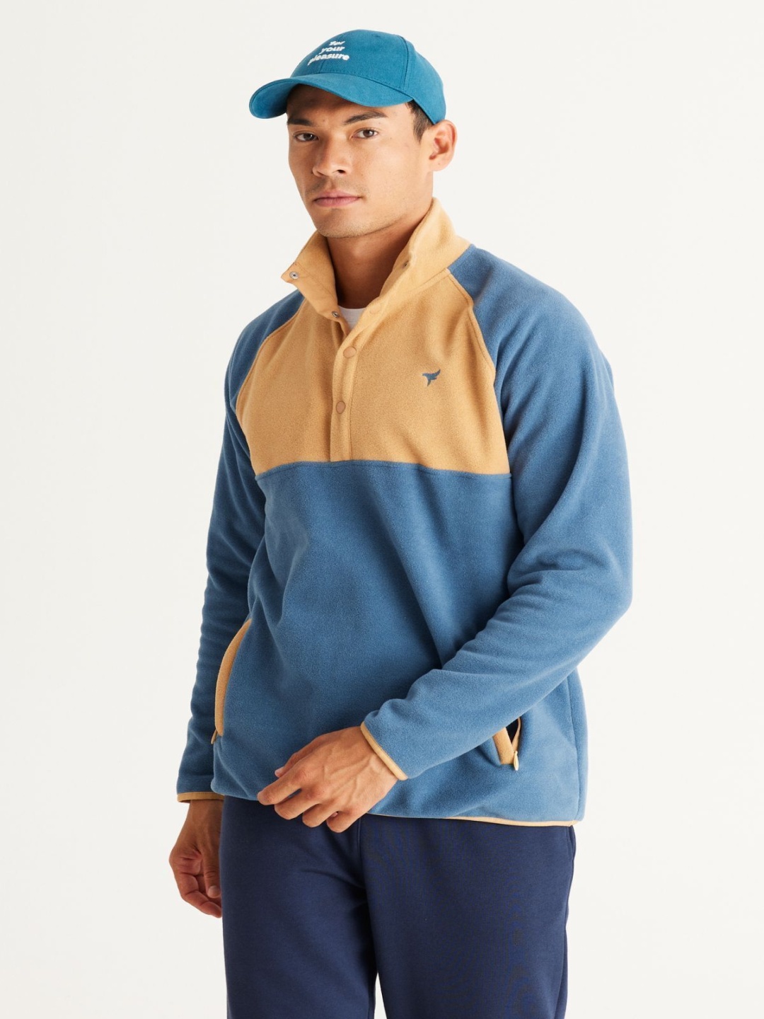 

ALTINYILDIZ CLASSICS AC Co. Men Colourblocked Sweatshirt, Na