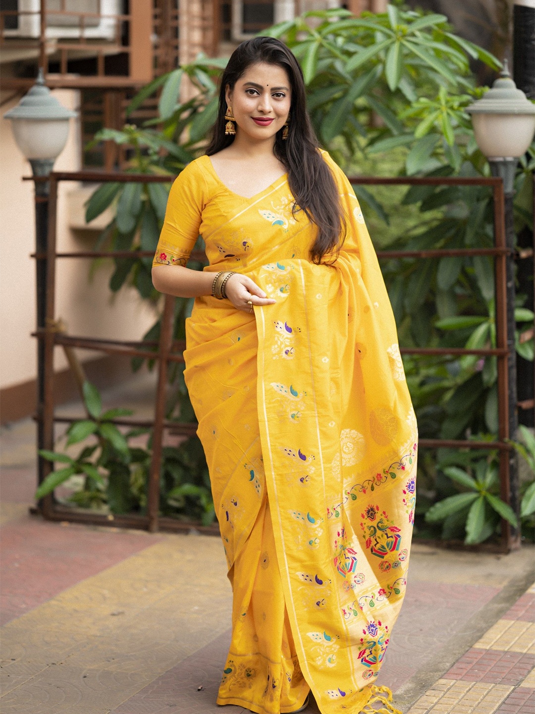 

LeeliPeeri Designer Woven Design Zari Silk Blend Paithani Saree, Yellow