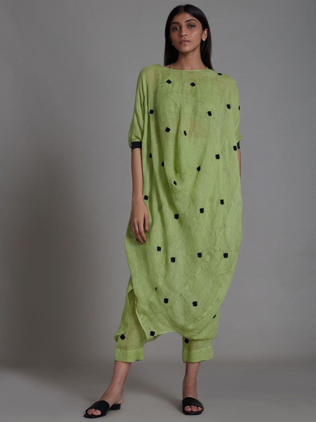 

MATI Women Floral Printed Comfort High-Rise Trousers, Green