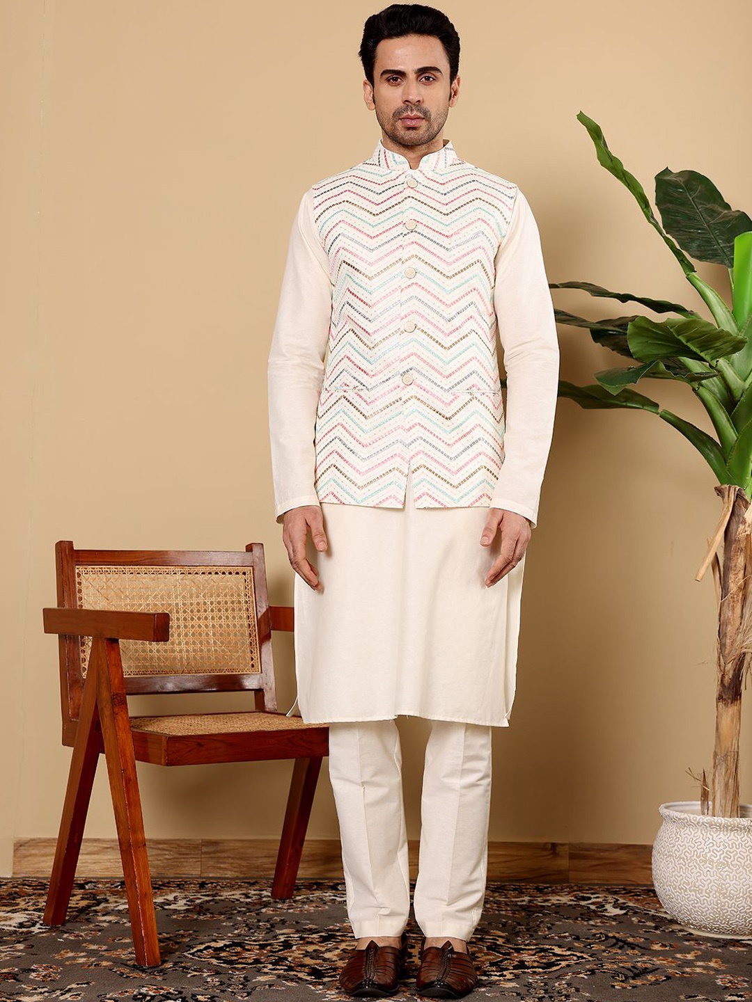 

MULTI SHADES Men Regular Kurta with Pyjamas, White