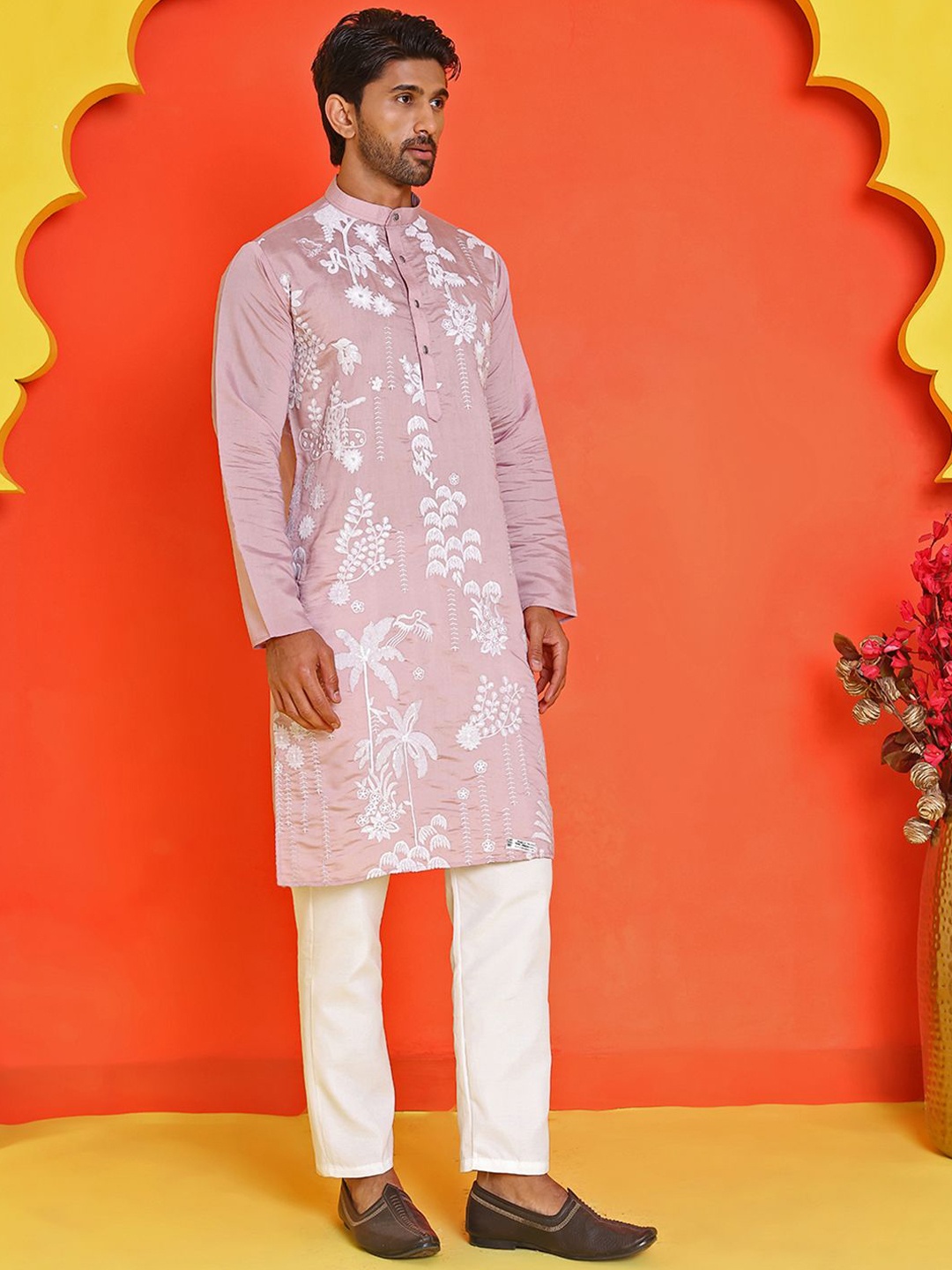 

Jompers Men Floral Embroidered Regular Chikankari Kurta with Pyjamas, Magenta