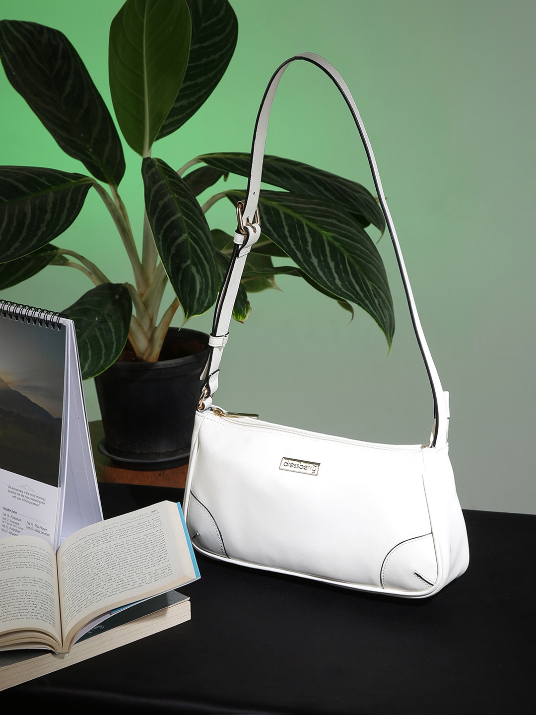 

DressBerry Swagger Shoulder Bag, White