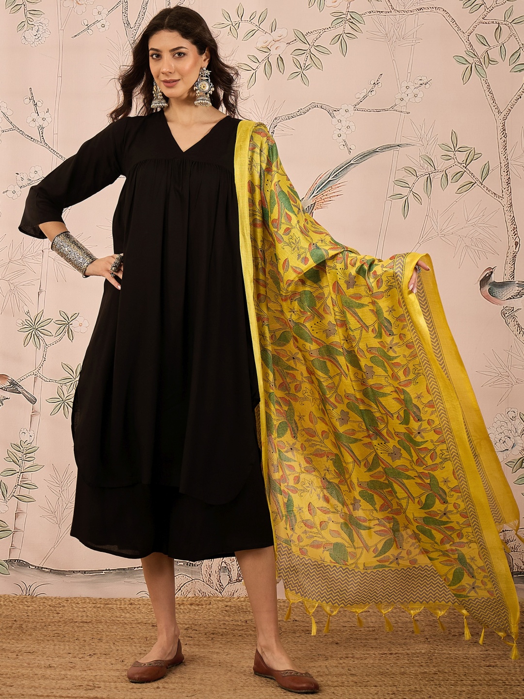 

InWeave Women Regular Kurta with Palazzos & With Dupatta, Black