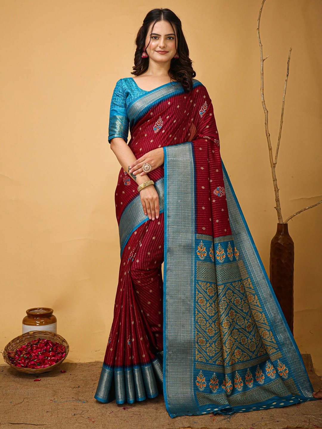 

Rangtulika Ethnics Woven Design Zari Saree, Maroon