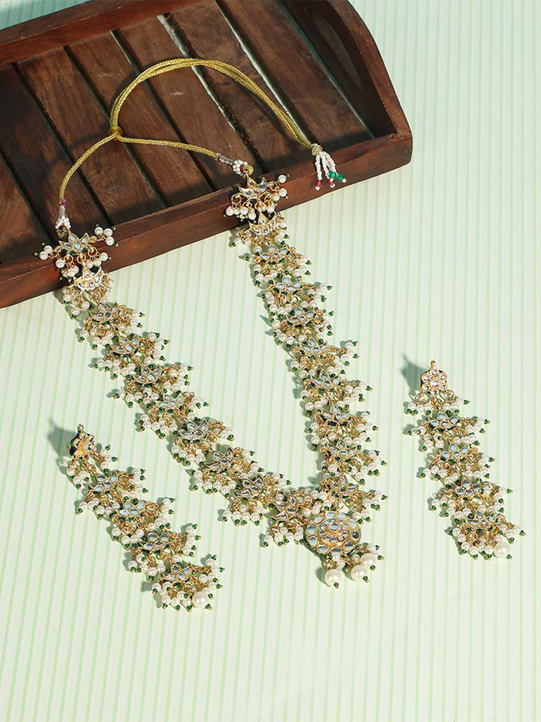 

AURAA TRENDS Gold-Plated Necklace Set