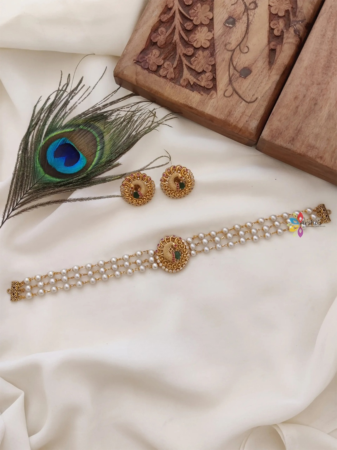 

Rujve Jewellery 18K Gold Plated Stone Studded & Beaded Jewellery Set