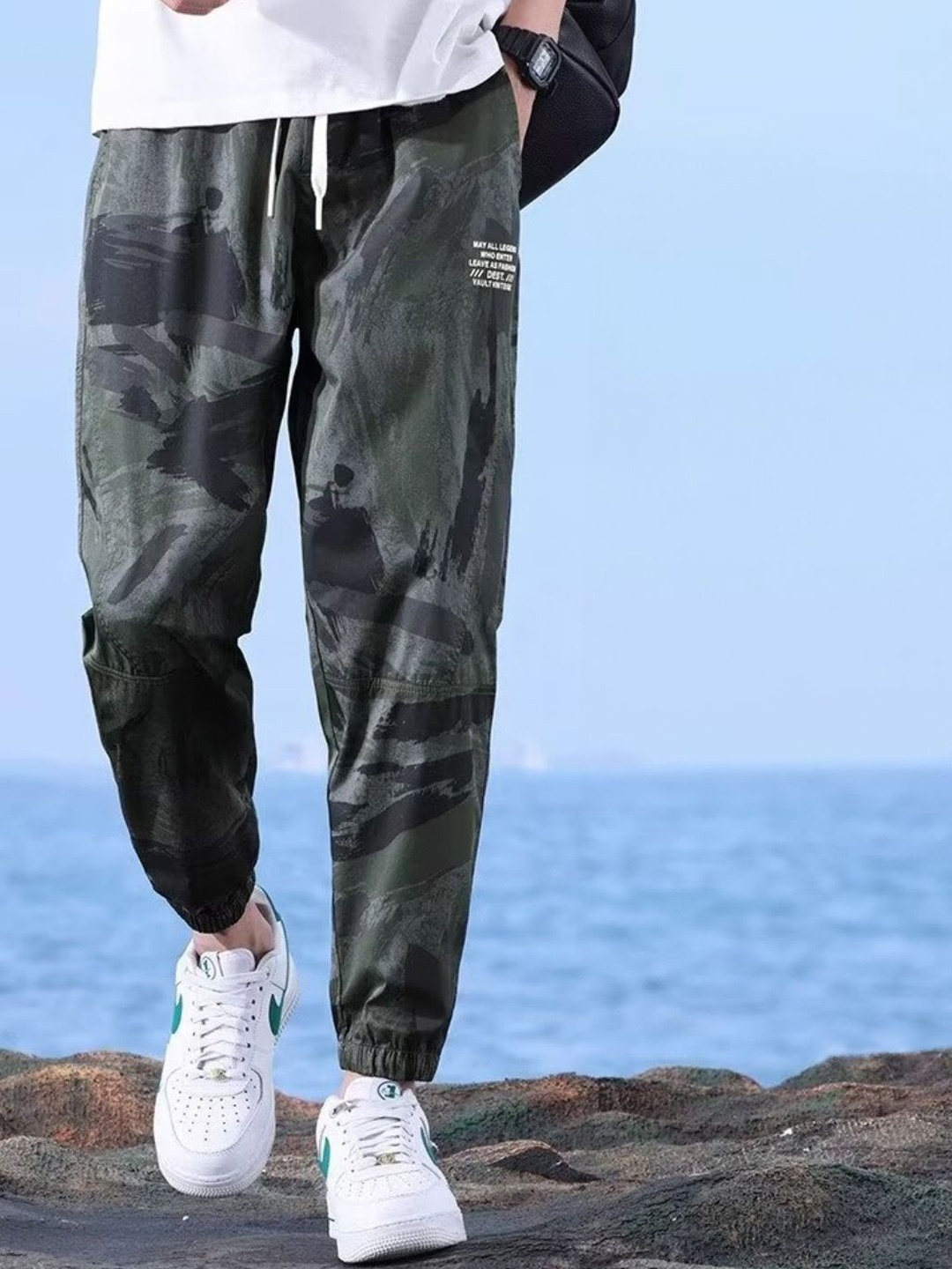 

HERE&NOW Men Printed Mid Rise Joggers, Olive
