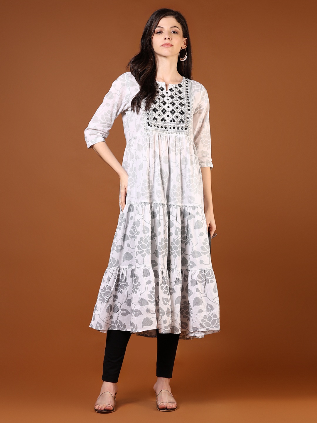 

V-Mart Women Floral Printed Thread Work Anarkali Kurta, Off white