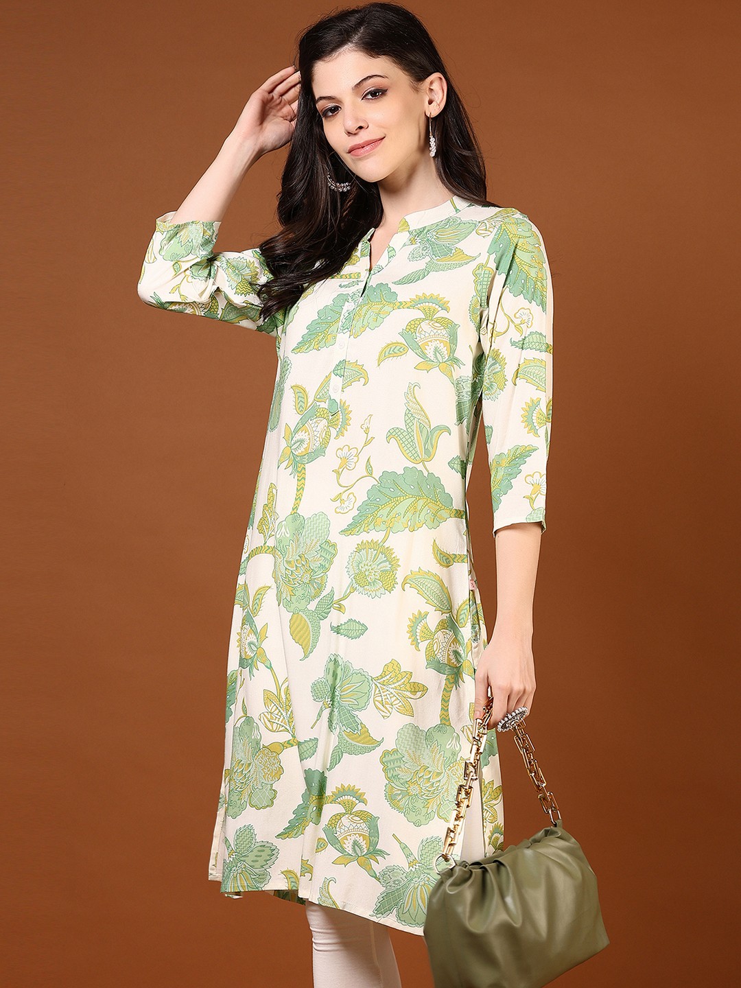 

V-Mart Women Floral Printed Thread Work Kurta, Green
