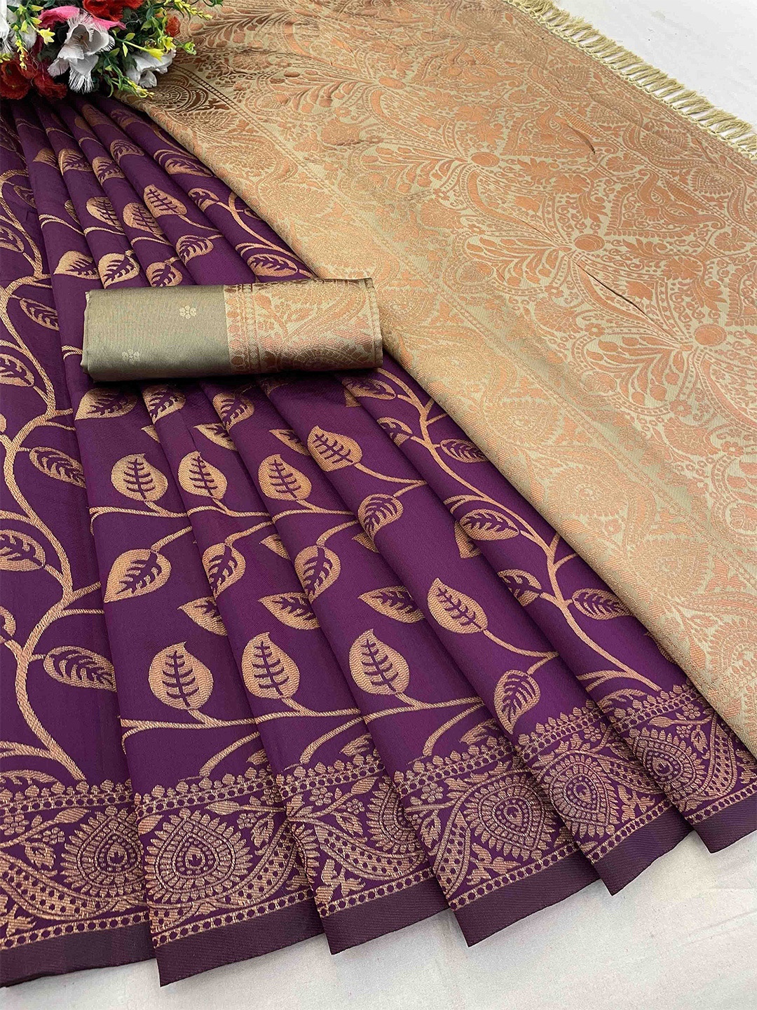 

DIVASTRI Woven Design Zari Silk Blend Banarasi Saree, Purple