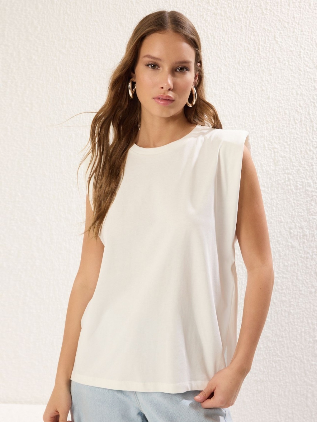 

Trendyol Women Extended Sleeves Pockets T-shirt, Na
