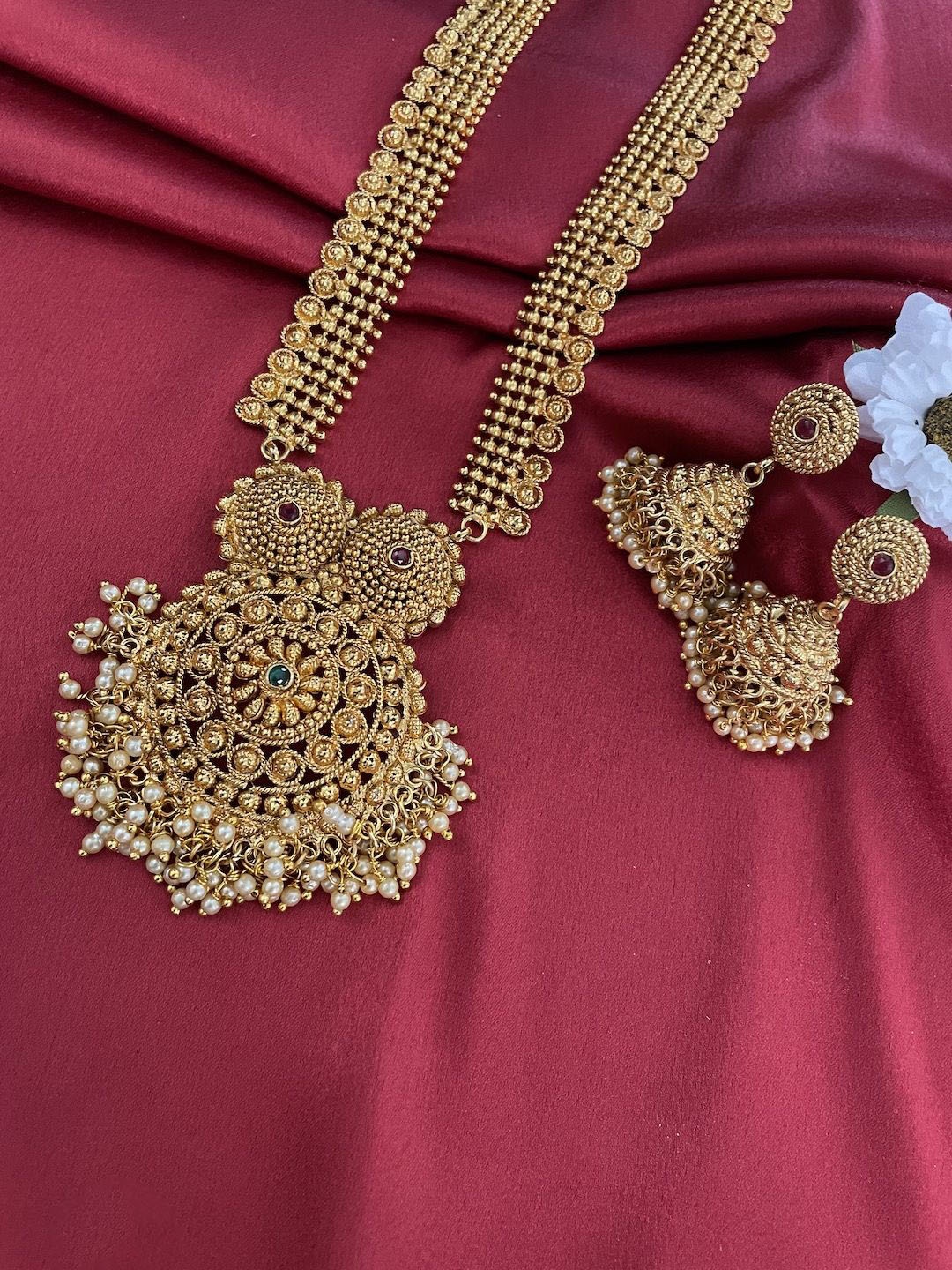 

Digital Dress Room Gold-Plated Stone Studded & Pearl Jewellery Set