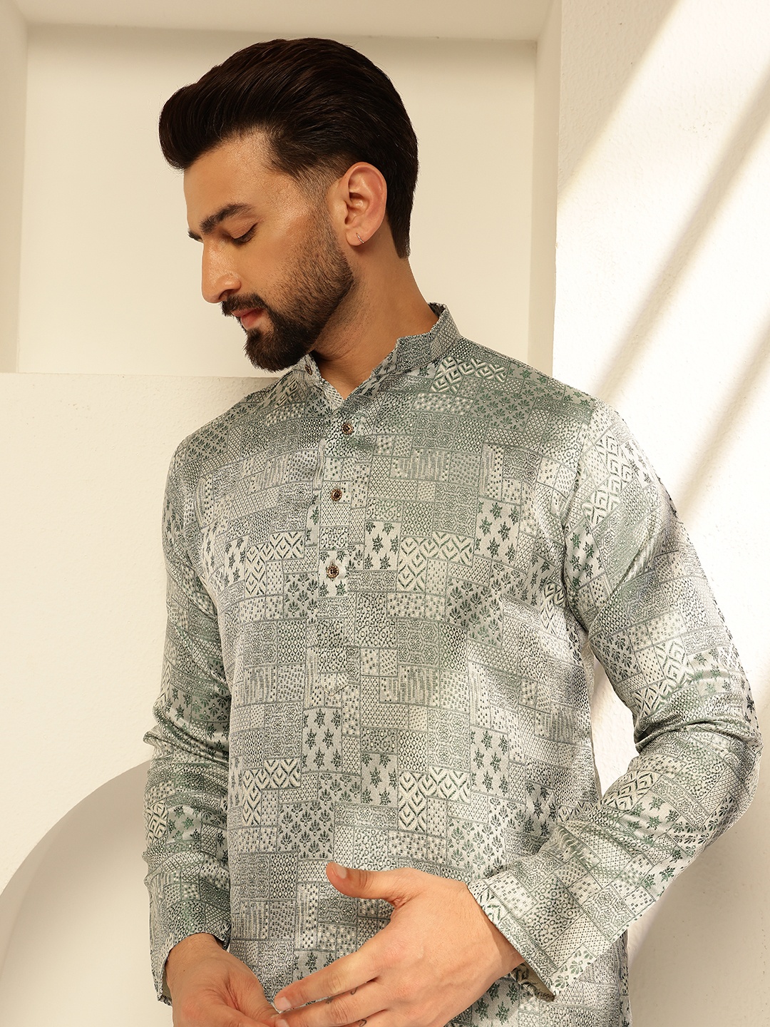 

SOJANYA Woven Design Mandarin Collar Striaght Kurta, Green