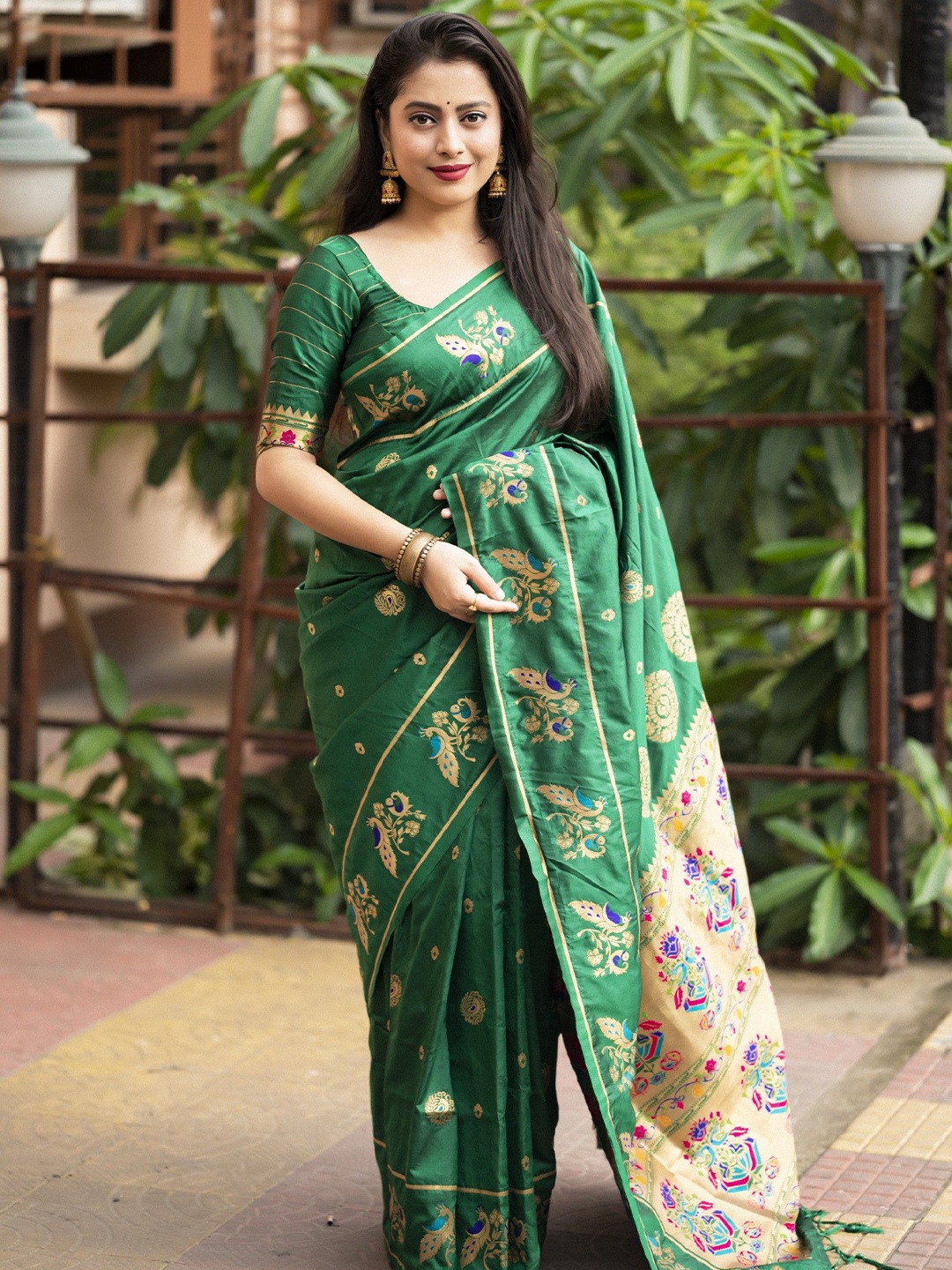 

LeeliPeeri Designer Woven Design Zari Silk Blend Paithani Saree, Green