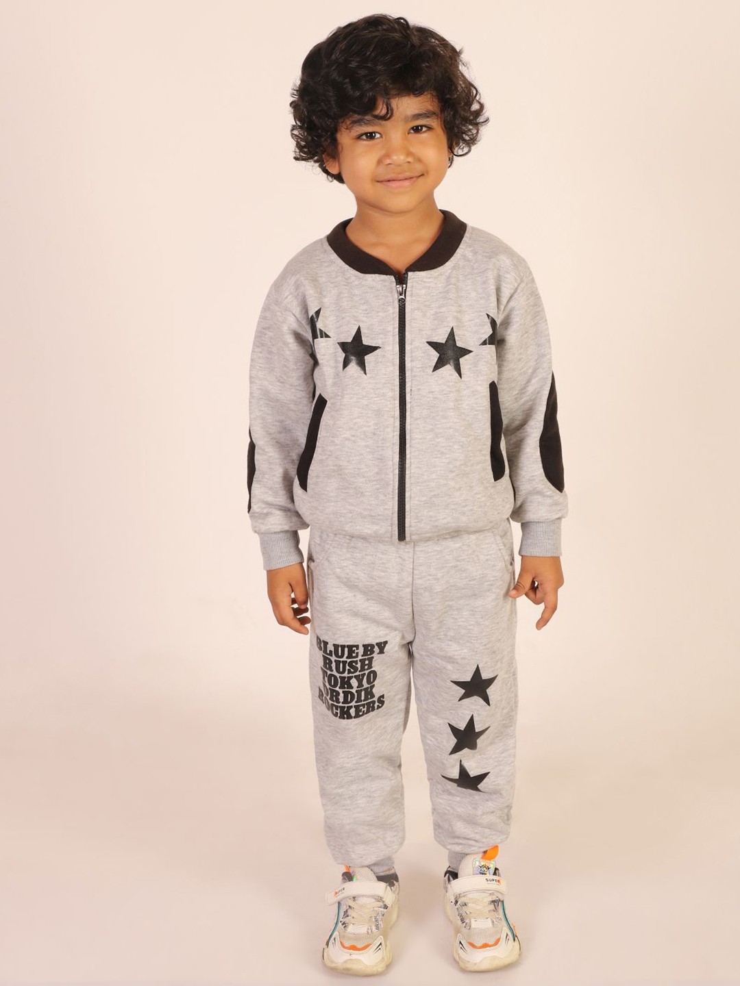 

MAYNEISHA Kids Printed Round Neck Sweatshirt With Joggers, Grey